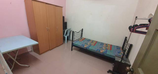 Private room with attached bathroom in Seksyen 8, PJ 1