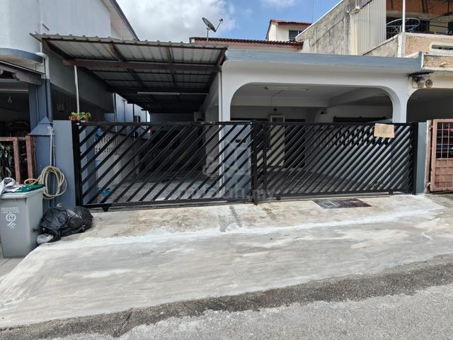 House for Rent at Taman Kluang Barat 1
