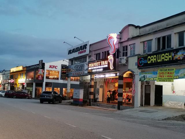 [ Facing Main Road ] 2sty shoplot , Bandar Utama , Batang Kali 1