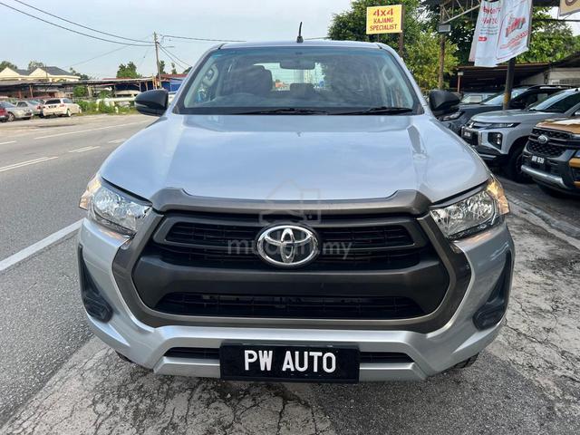 Toyota HILUX 2.4(A)REVO E D/C VNT 6PSD 4X4 Pickups - 3