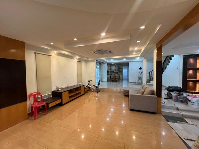 2.5 Storey Semi D House For Rent @ Jalan jingga Taman pelangi 1