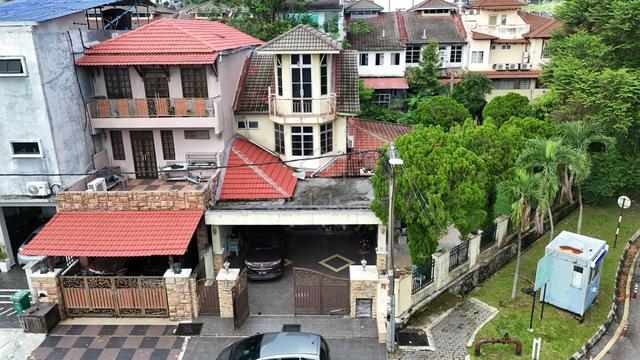 CORNER LOT 2.5 Storey Terrace House Taman Bukit Utama Ampang 1