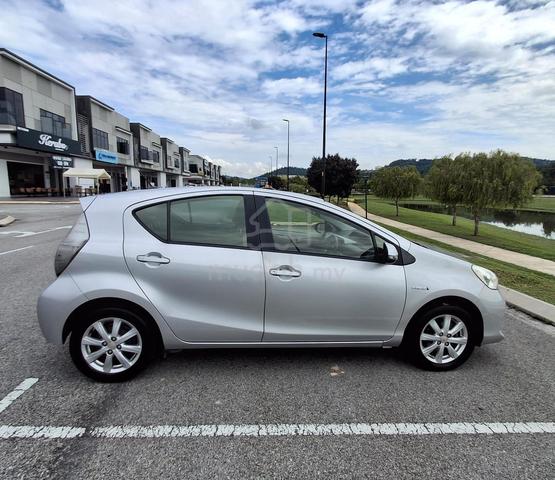 2013 Toyota PRIUS C 1.5 (HYBRID) (A) - 5