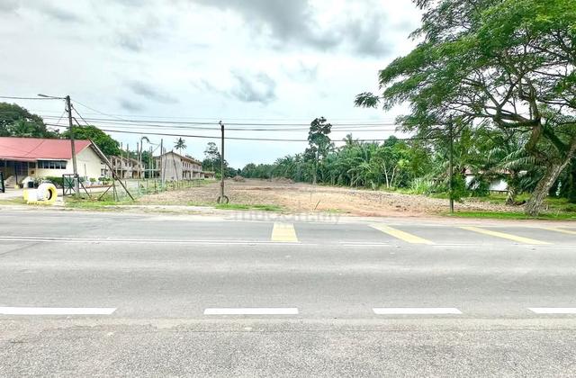 Tanah Lot Tepi Jalan Besar Batu Pahat-Muar(Parit Bengkok Bagan) 1