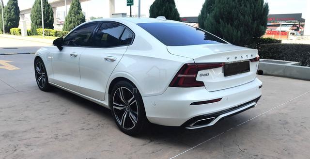 Volvo S60 T8 R-DESIGN 2.0L (A) full loan cash out - 5