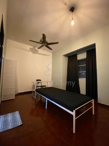 Bilik MASTER Lelaki Furnished Subang Airport Inc Utilities Free WIFI 1