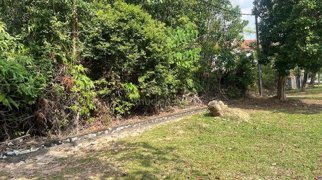 Freehold- Non Bumi 6,490 sq ft. Bungalow lot for Sale at Rasah Kemayan 1