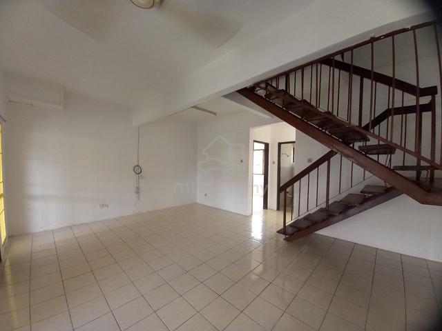 Cheap ! 2 story terrace house, Newly repainted, Jln Lep5/5, S.Kmbgn 1