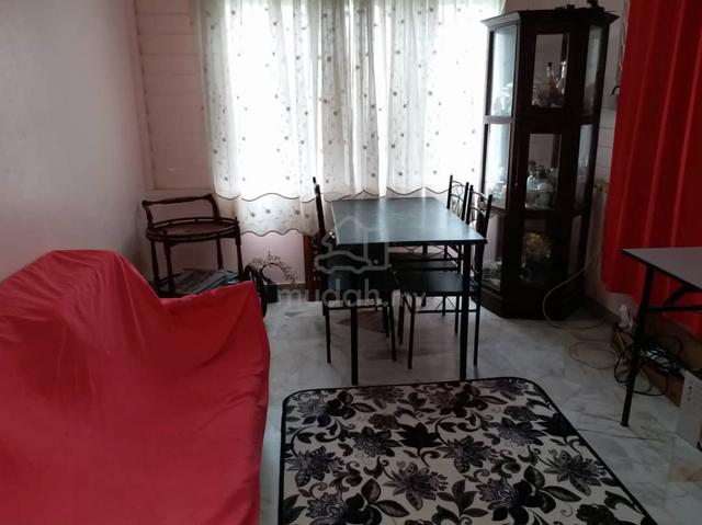Fully furnished room with AC 6 mins walk to LRT 1