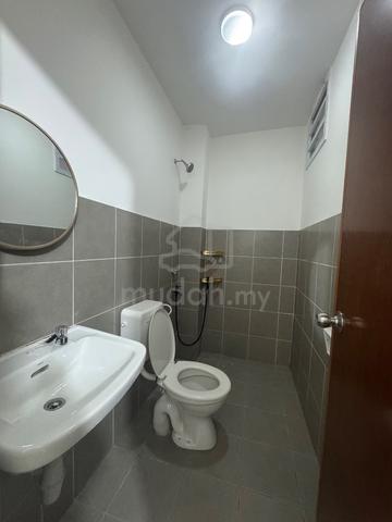 Easy access to CIQ / Ground Level Adda Height / Dato Onn 4