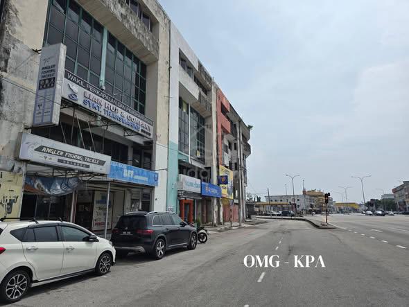 Port Klang 4.5 Storey Shoplot Facing Main Road Prime Location 1