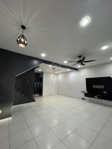 VACANT & RENOVATED UNIT 2 Storey Taman Pelangi Semenyih 2, Semenyih 1