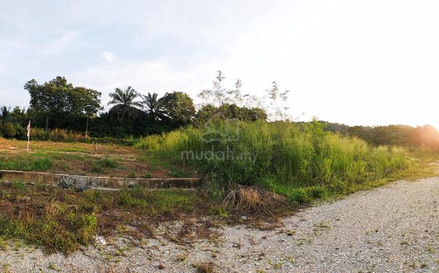 Lot Banglo Kampung Limau Manis, Desa Pinggiran Putra, Selangor 1