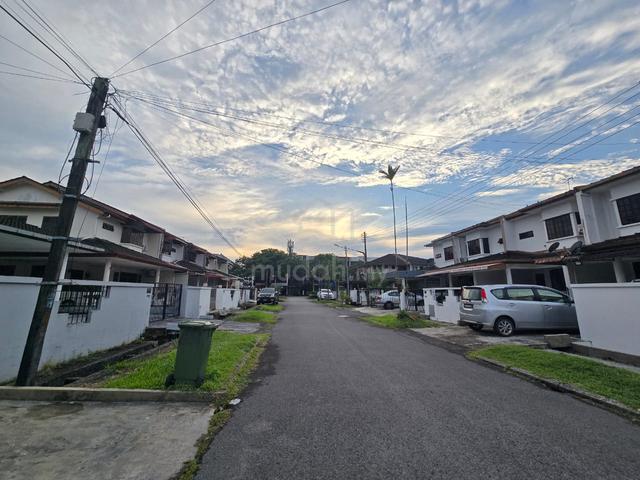 Aeon Mall Bormill Estate Double Storey Intermediate House for Rent‼️ 1