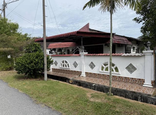 SPACIOUS Single Storey Bungalow Port Dickson, Negeri Sembilan 1