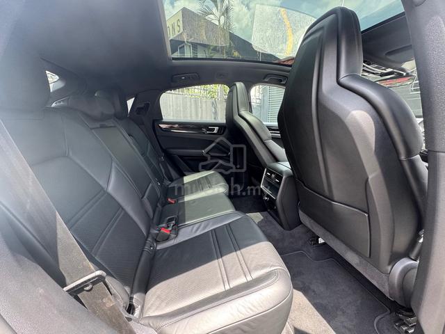2020 Porsche CAYENNE COUPE 3.0 Sport Seat/ Panroof - 3