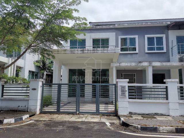 2-Storey Semi-D at good buy price for grab! 1