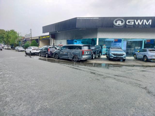 Mount Austin - 1 Storey Terrace Factory For Sale 1