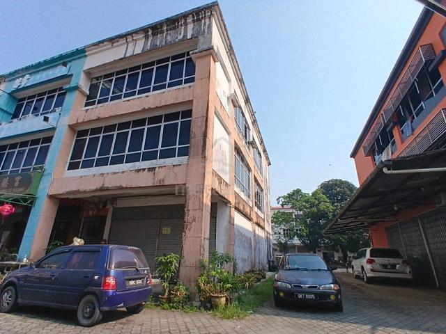 3-Storeys Corner Shoplot At Kuching For Sale 1