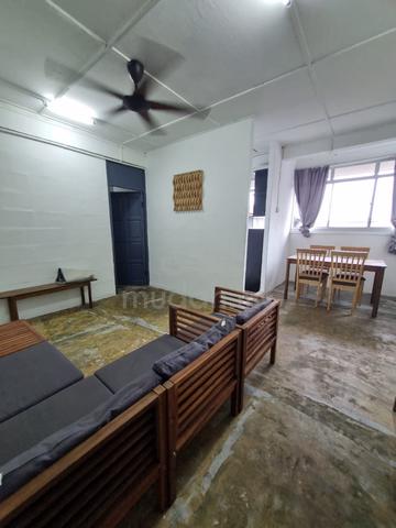 Rumah Pangsa Larkin ( Flat Larkin ) 1