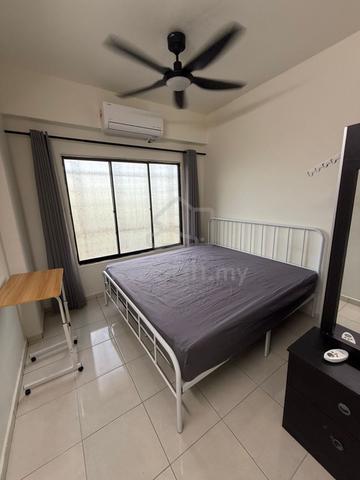 vista condo master room for rent / female only 1