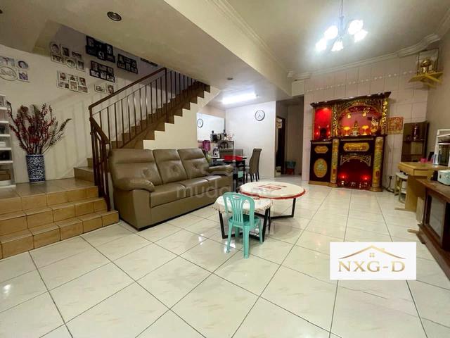 Fully Furnished! 18x60 4R3B Taman Suria Pendamar 2Sty House Port Klang 1