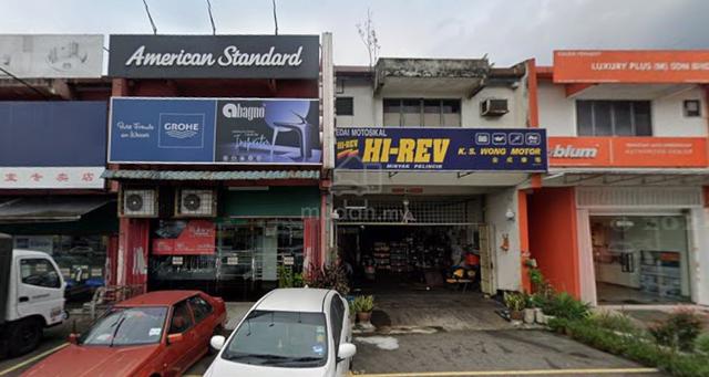 Prime area facing main road Ground Floor Shop @ SRI DAMANSARA for rent 1