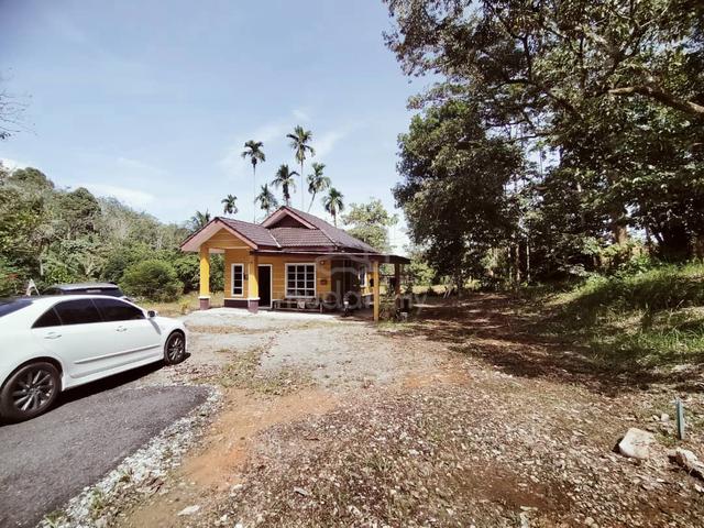 Rumah kampung dan tanah  dekat Sedim 1