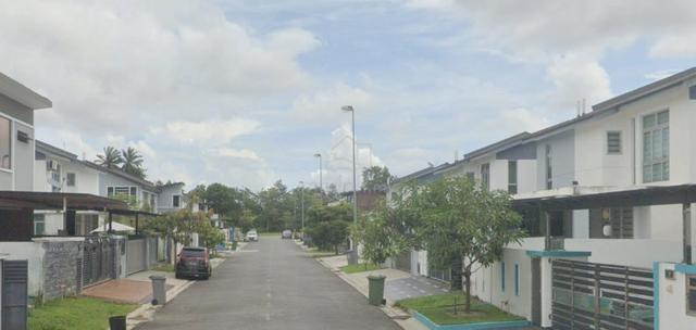 hot area TMN MUTIARA RINI 2 storey medium cost SEMI D good condition 1