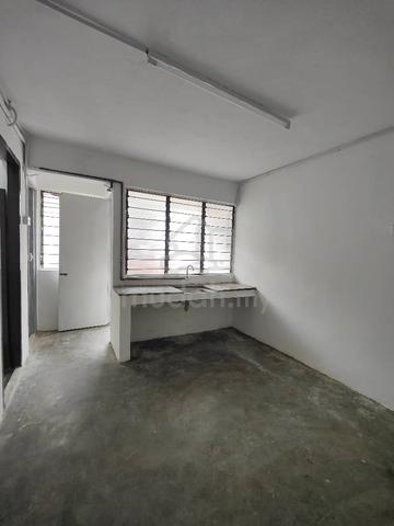 Worker Hostel  tengiri flat near Sunway carvinal Seberang Jaya 1