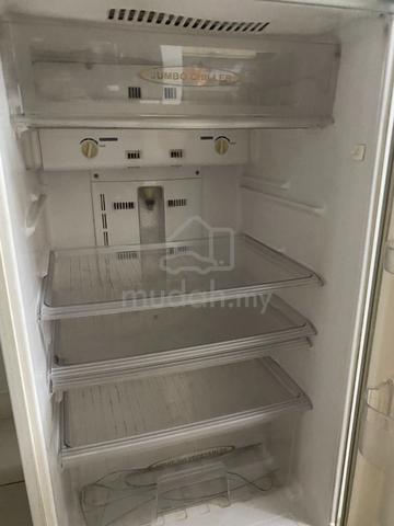 Well maintained Large Mitsubishi Fridge for Cheap - photo 2 of 5