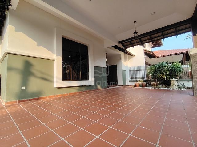 2-5 Storey Semi-D House For Rent 1