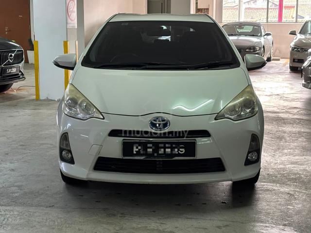 2013 Model: Toyota Prius C (compact hybrid - 3