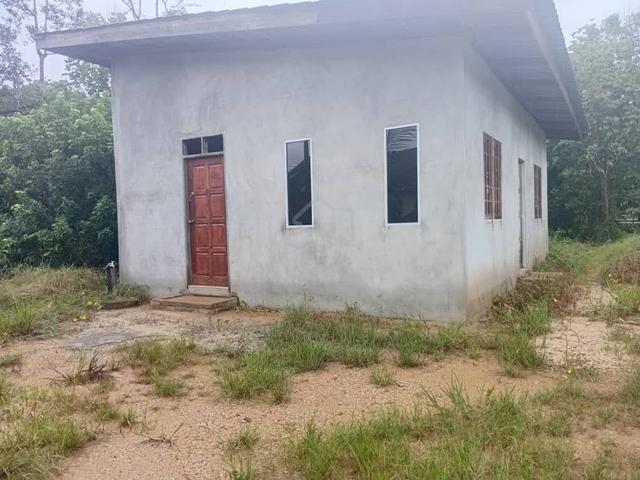 Rumah berserta tanah untuk dijual 1