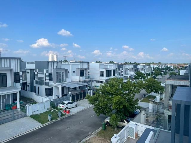 Garden Villa Bukit Indah Double Storey Terrace House 4bed Johor Bahru 1