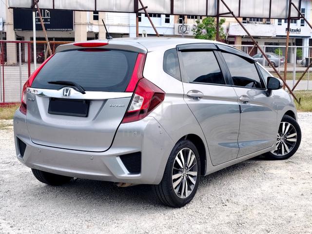 2015 Honda Jazz 1.5 V Full Spec 5-Years Warranty - 2
