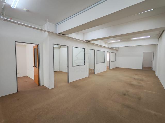 1st Floor Corner Lot Office in C180 Cheras Partial Furnish with Lift 1