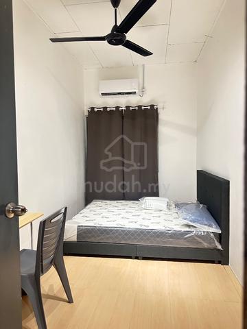 Taman Perwira , Single Room with queensize bed For Rent 1