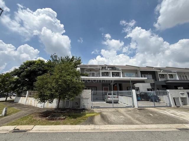 Corner Lot with Huge Land 2 Storey Terrace Laurel Laman View Cyberjaya 1