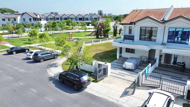 Cul De Sac, Corner Lot 1