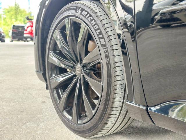 Toyota Crown Sport Z *Pan roof / Grade 4.5* - 4