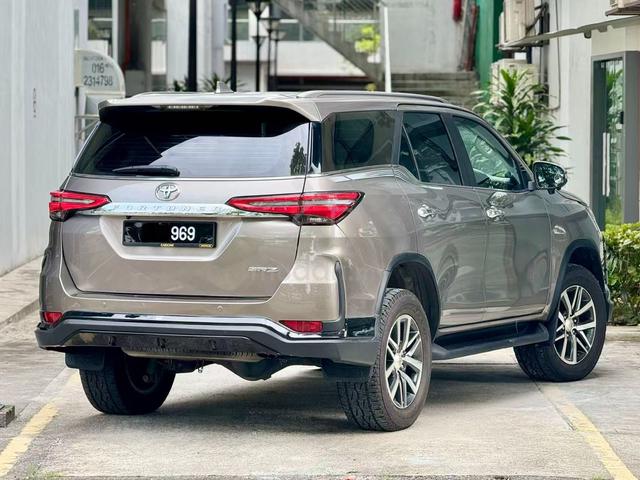 Toyota FORTUNER 2.7 SRZ PETROL 4x4 7seater F/Lift - 4