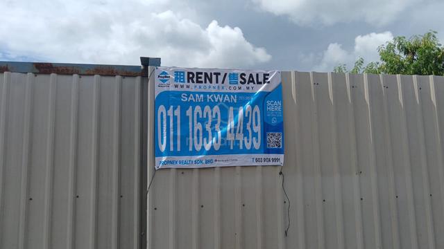 Land with wide frontage facing main road, easy access 1