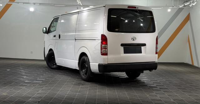 2011 Toyota HIACE 2.5 KDH200R FACELIFT (M) TIPTOP - 5