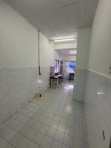 SUPER DEAL! đź’›Corner Unit!!!Good Condition Single Storey,For RENT Sg 1