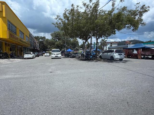 3 Unit Lot Kedai Dua Tingkat untuk Dijual di Karangan 1
