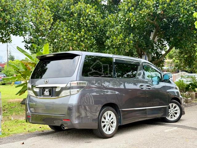 ON THE ROAD 2010 Toyota VELLFIRE 2.4 - 5