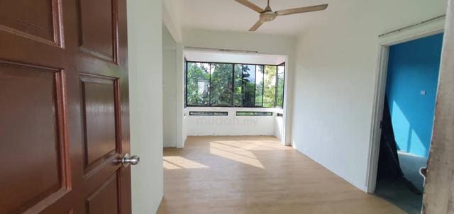 Flat Taman Perling 1