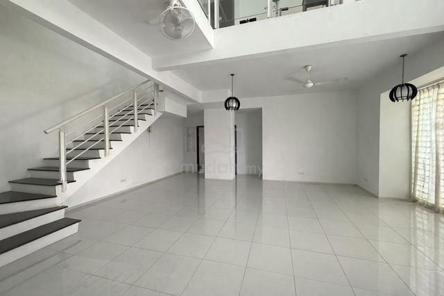 Three storey Terrace Corner Renovated at Bayan Lepes Relau 1