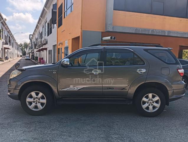2010 Toyota FORTUNER 2.7 V FACELIFT (A) - 1